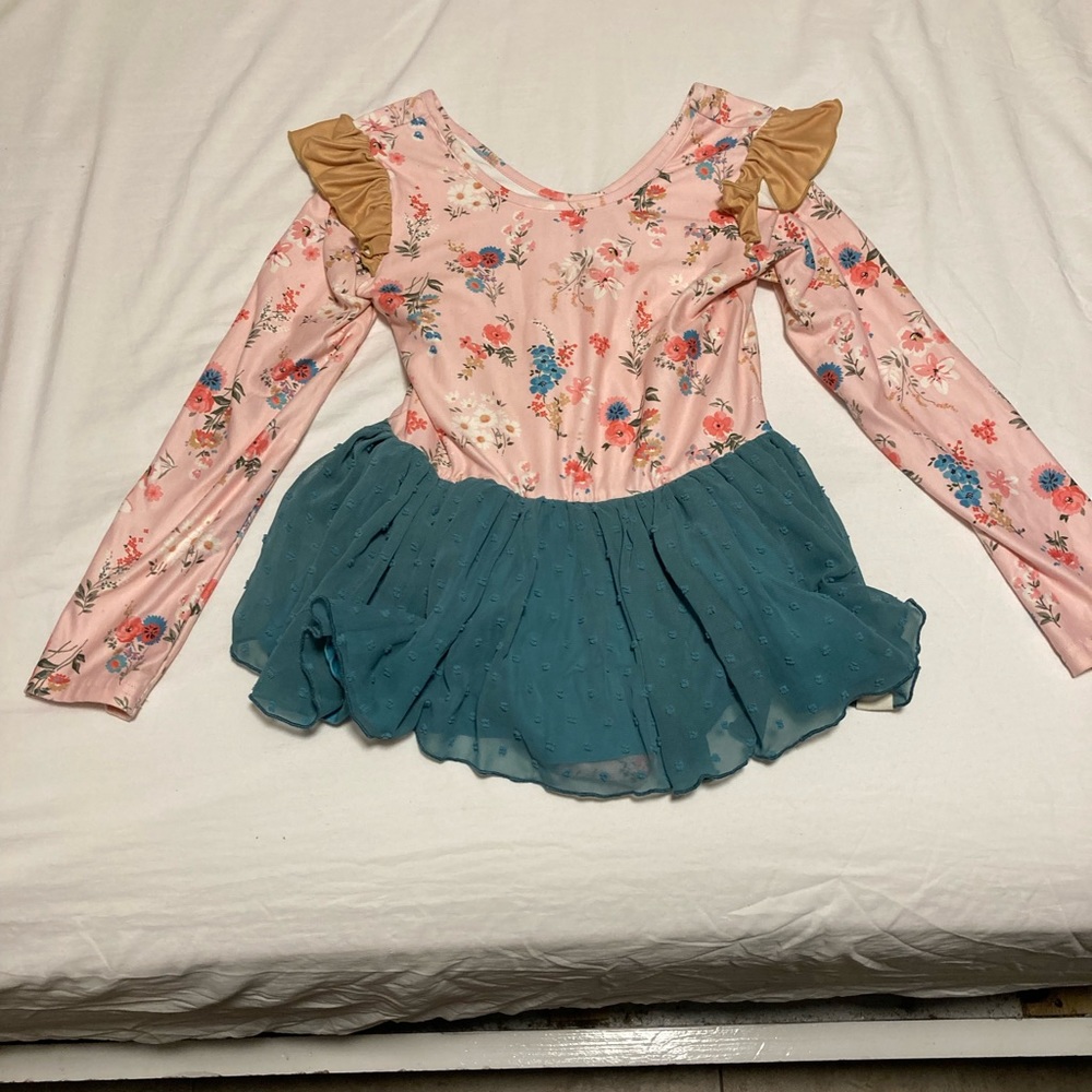 Girls leotard size 8 fits more like 7